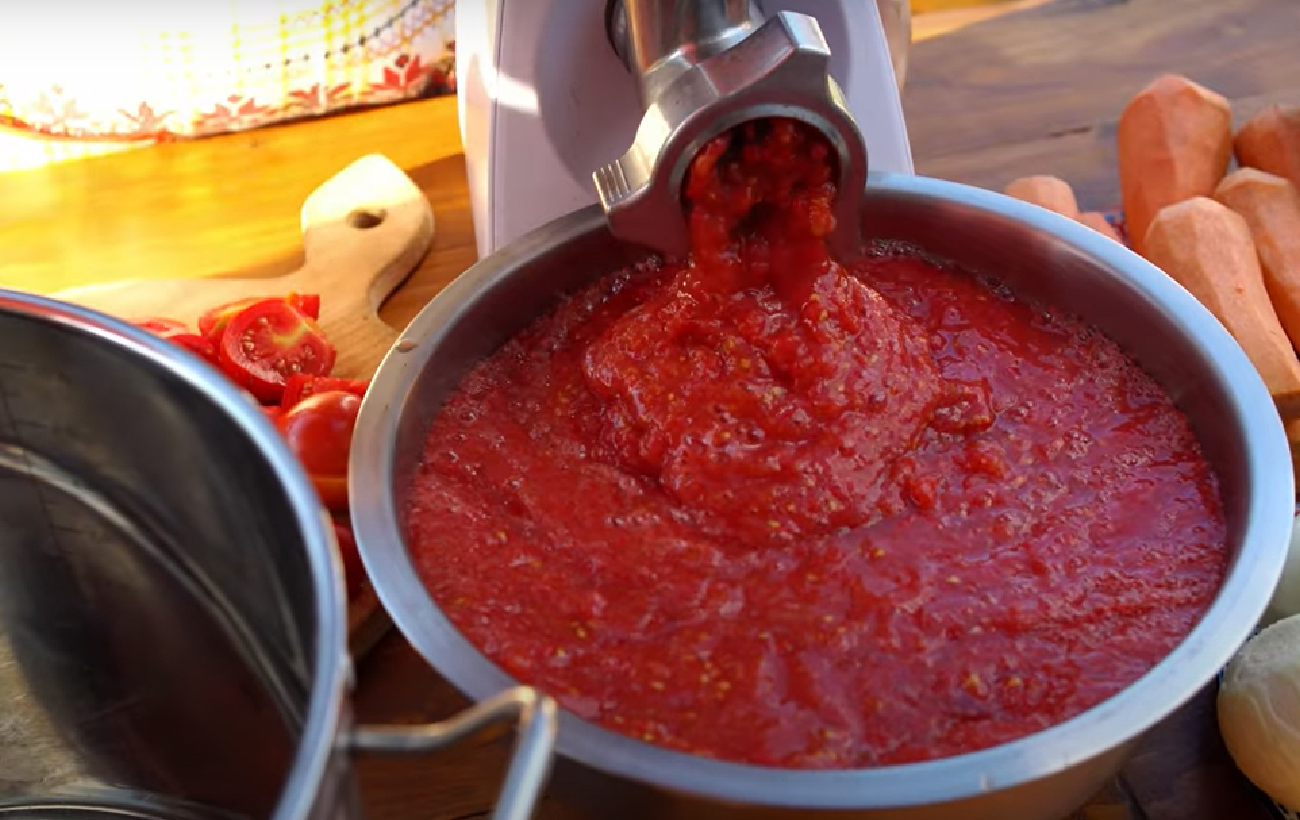 Як приготувати смачну аджику: рецепт закуски і поради в приготуванні